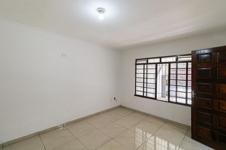 Casa para alugar com 150m², 3 quartos e 2 vagasSala