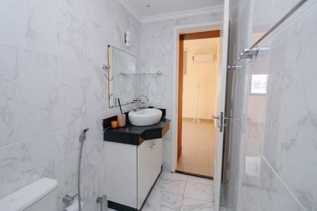 Banheiro da Suíte de apartamento para alugar com 2 quartos, 75m² em Barra da Tijuca, Rio de Janeiro