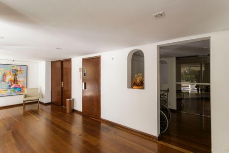 Apartamento para alugar com 250m², 3 quartos e 3 vagas Apartamento para alugar com 250m², 3 quartos e 3 vagasHall social