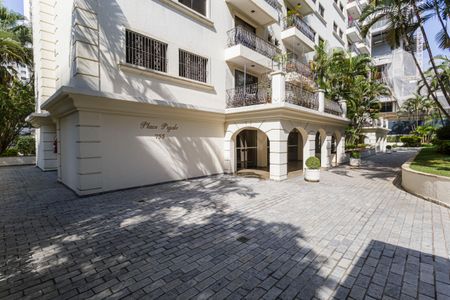 Apartamento para alugar com 250m², 3 quartos e 3 vagas Apartamento para alugar com 250m², 3 quartos e 3 vagasFachada