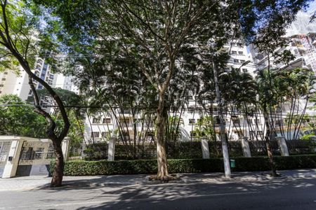 Apartamento para alugar com 250m², 3 quartos e 3 vagas Apartamento para alugar com 250m², 3 quartos e 3 vagasFachada