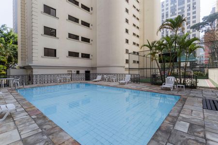Apartamento para alugar com 250m², 3 quartos e 3 vagas Apartamento para alugar com 250m², 3 quartos e 3 vagasÁrea comum - Piscina