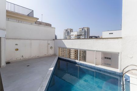 Apartamento para alugar com 250m², 3 quartos e 3 vagas Apartamento para alugar com 250m², 3 quartos e 3 vagasÁrea comum - Piscina