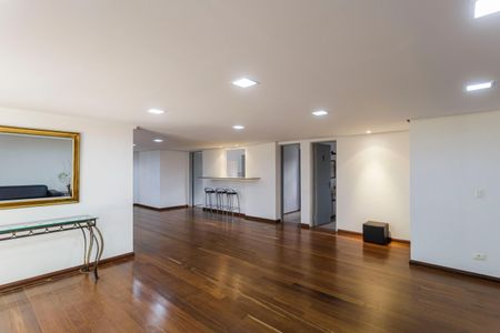 Apartamento para alugar com 250m², 3 quartos e 3 vagas Apartamento para alugar com 250m², 3 quartos e 3 vagasÁrea comum - Salão de festas