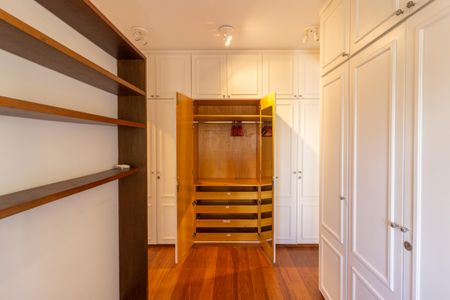 Apartamento à venda com 230m², 2 quartos e 3 vagasCloset da suíte