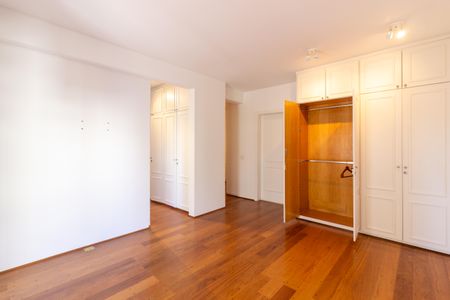 Apartamento à venda com 230m², 2 quartos e 3 vagasSuíte