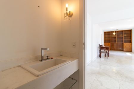 Apartamento à venda com 230m², 2 quartos e 3 vagasLavabo