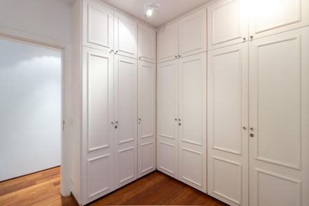 Apartamento à venda com 230m², 2 quartos e 3 vagasCloset da suíte