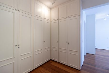 Apartamento à venda com 230m², 2 quartos e 3 vagasCloset da suíte
