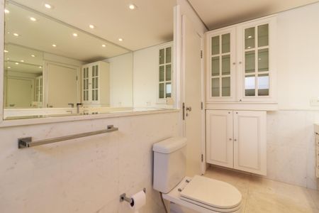 Apartamento à venda com 230m², 2 quartos e 3 vagasqBanheiro da Suíte