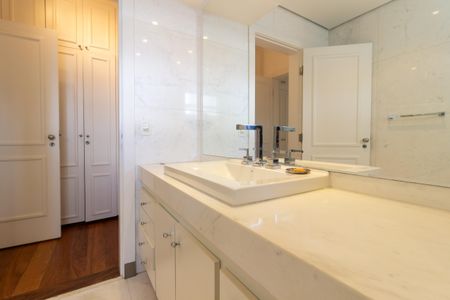 Apartamento à venda com 230m², 2 quartos e 3 vagasBanheiro
