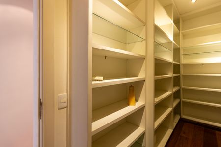 Apartamento à venda com 230m², 2 quartos e 3 vagasCloset da suíte