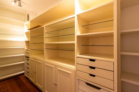 Apartamento à venda com 230m², 2 quartos e 3 vagasCloset da suíte