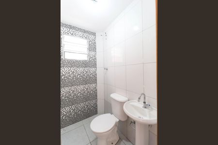 Casa para alugar com 57m², 2 quartos e sem vagaBanheiro social
