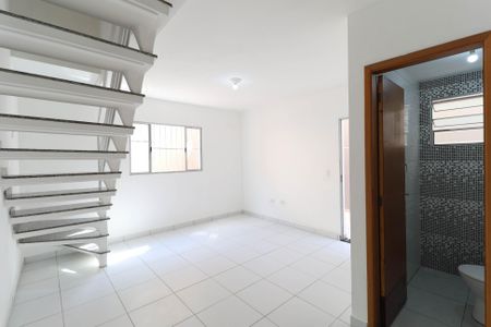 Sala de casa para alugar com 2 quartos, 57m² em Jardim Modelo, São Paulo