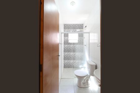 Casa para alugar com 57m², 2 quartos e sem vagaBanheiro social