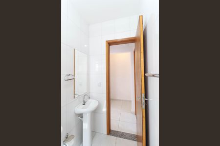 Casa para alugar com 57m², 2 quartos e sem vagaBanheiro social