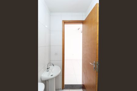 Casa para alugar com 57m², 2 quartos e sem vagaBanheiro social