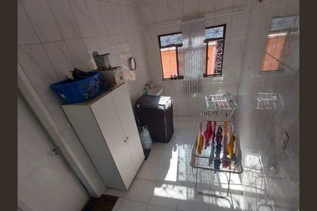 Casa à venda com 240m², 3 quartos e 1 vagaÁrea de Serviço