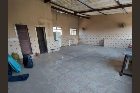 Casa à venda com 240m², 3 quartos e 1 vagaSalão