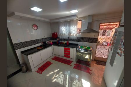 Casa à venda com 240m², 3 quartos e 1 vagaCozinha 