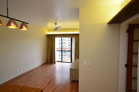 Sala de apartamento para alugar com 2 quartos, 82m² em Barra da Tijuca, Rio de Janeiro