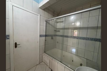 Apartamento para alugar com 100m², 2 quartos e 1 vaga Apartamento para alugar com 100m², 2 quartos e 1 vagaBanheiro da Suíte