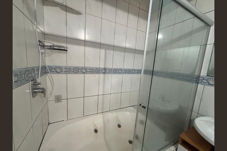 Apartamento para alugar com 100m², 2 quartos e 1 vaga Apartamento para alugar com 100m², 2 quartos e 1 vagaBanheiro da Suíte