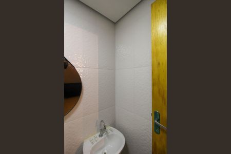 Banheiro de kitnet/studio para alugar com 0 quarto, 30m² em Vila Oratorio, São Paulo