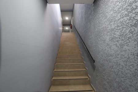 Escadas de kitnet/studio para alugar com 1 quarto, 30m² em Vila Oratorio, São Paulo