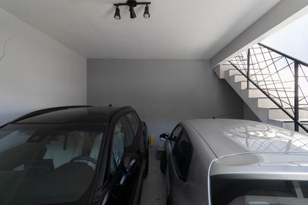Casa à venda com 185m², 2 quartos e 2 vagas Casa à venda com 185m², 2 quartos e 2 vagasGaragem