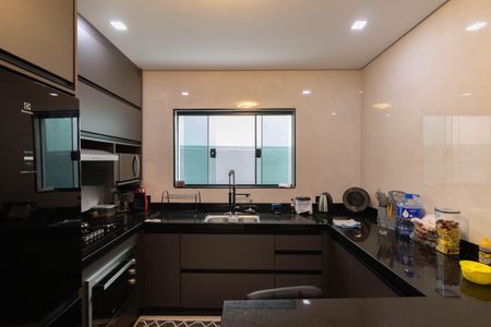 Casa à venda com 185m², 2 quartos e 2 vagas Casa à venda com 185m², 2 quartos e 2 vagasCozinha