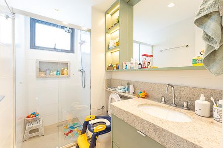 Apartamento à venda com 150m², 3 quartos e 2 vagas Apartamento à venda com 150m², 3 quartos e 2 vagasBanheiro da Suíte 2