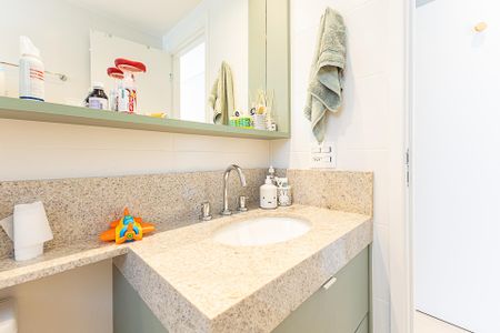 Apartamento à venda com 150m², 3 quartos e 2 vagas Apartamento à venda com 150m², 3 quartos e 2 vagasBanheiro da Suíte 2