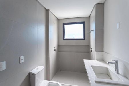 Apartamento à venda com 158m², 4 quartos e 4 vagas Apartamento à venda com 158m², 4 quartos e 4 vagasBanheiro da suíte 2