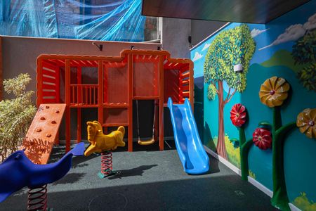 Apartamento à venda com 302m², 3 quartos e 4 vagas Apartamento à venda com 302m², 3 quartos e 4 vagasÁrea comum - Playground