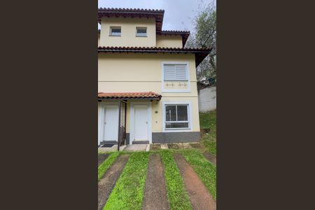 Casa de condomínio à venda com 128m², 3 quartos e 2 vagasFachada