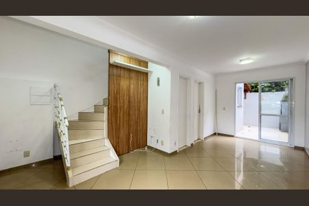 Sala de casa de condomínio para alugar com 3 quartos, 128m² em Jardim São Luís, São Paulo