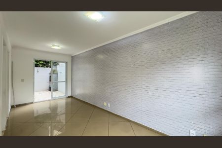 Casa de condomínio à venda com 128m², 3 quartos e 2 vagasSala