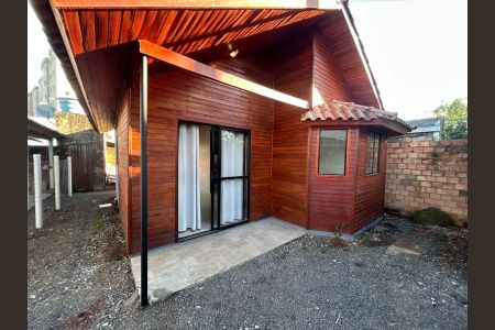 Área externa de casa à venda com 2 quartos, 91m² em Estância Velha, Canoas