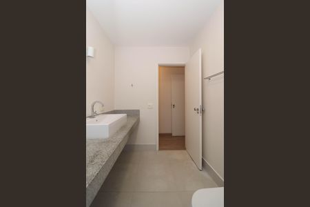 Casa à venda com 212m², 3 quartos e 2 vagasBanheiro da Suíte 