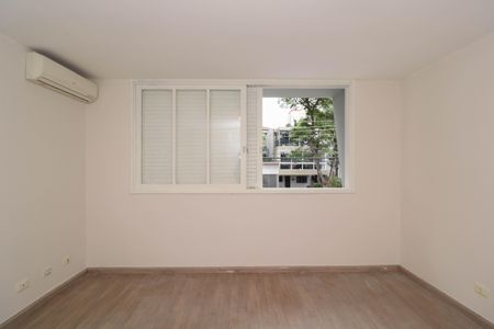 Casa à venda com 212m², 3 quartos e 2 vagasSuíte 