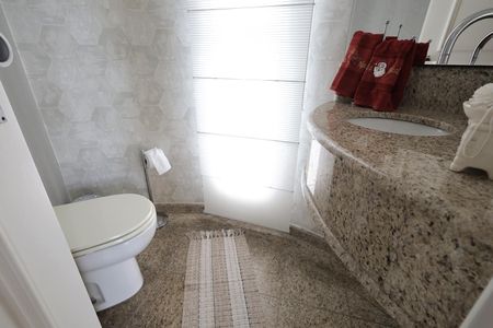 Apartamento à venda com 272m², 4 quartos e 3 vagas Apartamento à venda com 272m², 4 quartos e 3 vagasBanheiro