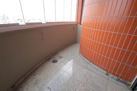Apartamento à venda com 272m², 4 quartos e 3 vagas Apartamento à venda com 272m², 4 quartos e 3 vagasSacada Suíte 2