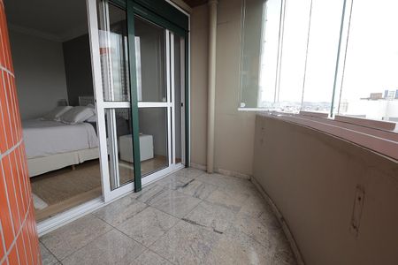 Apartamento à venda com 272m², 4 quartos e 3 vagas Apartamento à venda com 272m², 4 quartos e 3 vagasSacada Suíte 2
