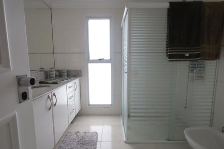 Apartamento à venda com 272m², 4 quartos e 3 vagas Apartamento à venda com 272m², 4 quartos e 3 vagasBanheiro 2