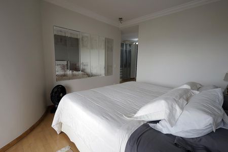 Apartamento à venda com 272m², 4 quartos e 3 vagas Apartamento à venda com 272m², 4 quartos e 3 vagasQuarto Suíte 2