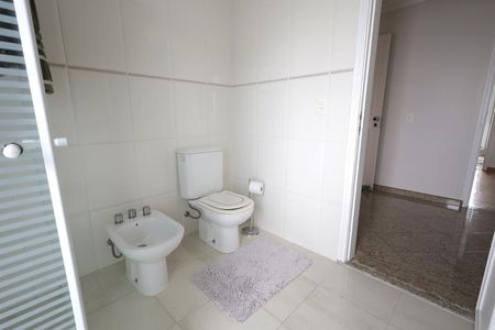 Apartamento à venda com 272m², 4 quartos e 3 vagas Apartamento à venda com 272m², 4 quartos e 3 vagasBanheiro 2