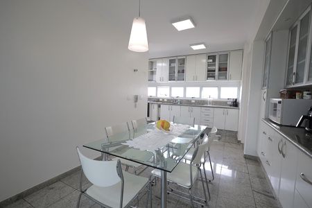 Apartamento à venda com 272m², 4 quartos e 3 vagas Apartamento à venda com 272m², 4 quartos e 3 vagasCozinha