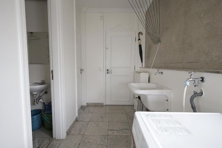 Apartamento à venda com 272m², 4 quartos e 3 vagas Apartamento à venda com 272m², 4 quartos e 3 vagasÁrea de Serviço